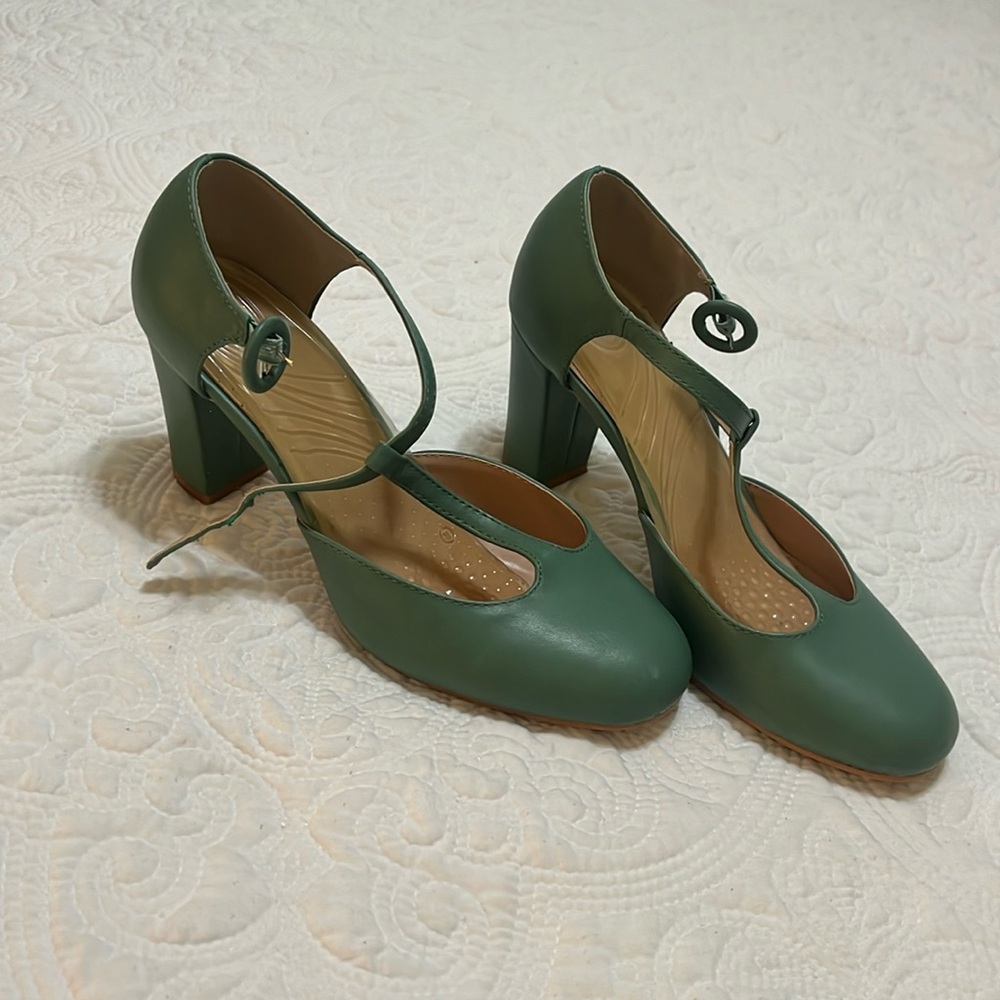 Heeled Mary Jane T-strap